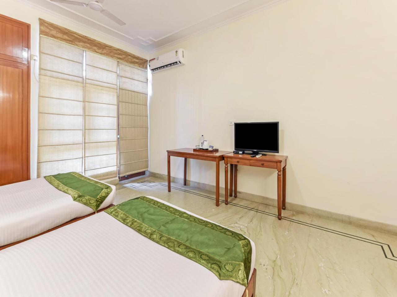 Treebo Trip The Nest Corporate Hotel Greater Noida Luaran gambar